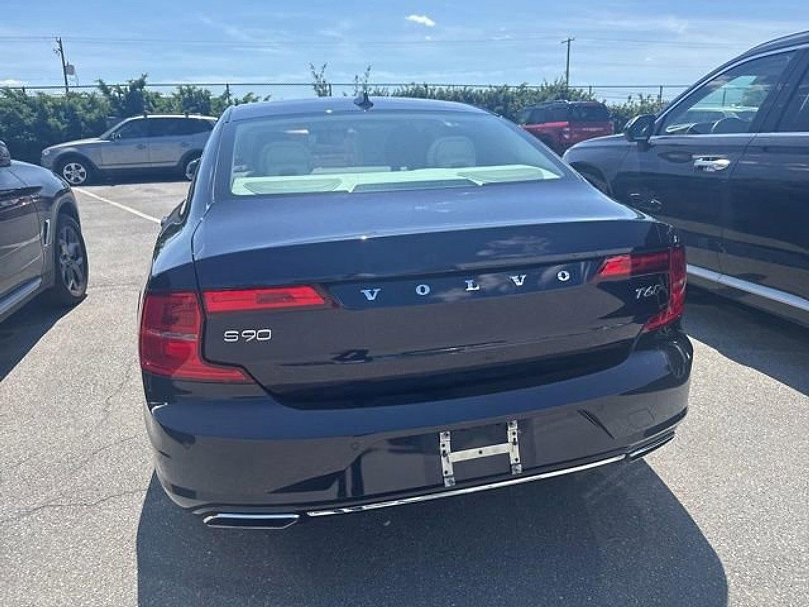 2017 Volvo S90 T6 AWD Momentum