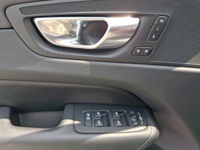 2023 Volvo XC60 B5 AWD Plus Bright Theme