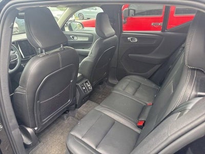 2024 Volvo XC40 B5 AWD Plus Dark Theme