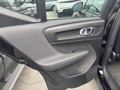 2024 Volvo XC40 B5 AWD Plus Dark Theme