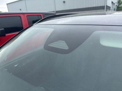 2024 Volvo XC40 B5 AWD Plus Dark Theme