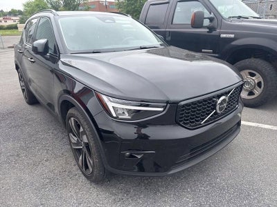 2024 Volvo XC40 B5 AWD Plus Dark Theme