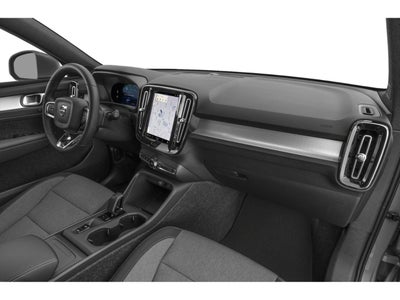 2024 Volvo XC40 B5 AWD Plus Dark Theme