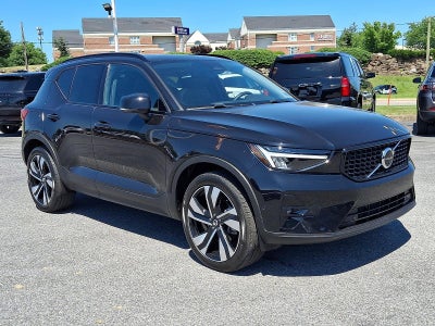 2024 Volvo XC40 B5 AWD Plus Dark Theme