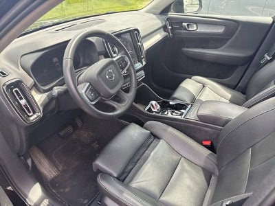 2024 Volvo XC40 B5 AWD Plus Dark Theme