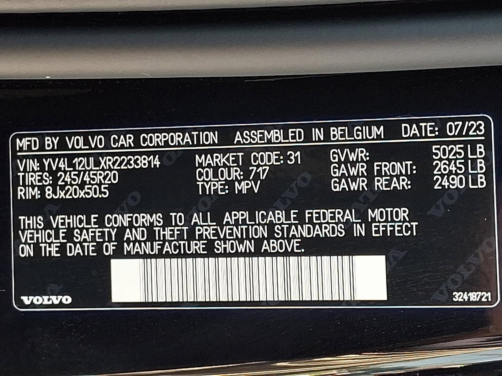 2024 Volvo XC40 B5 AWD Plus Dark Theme