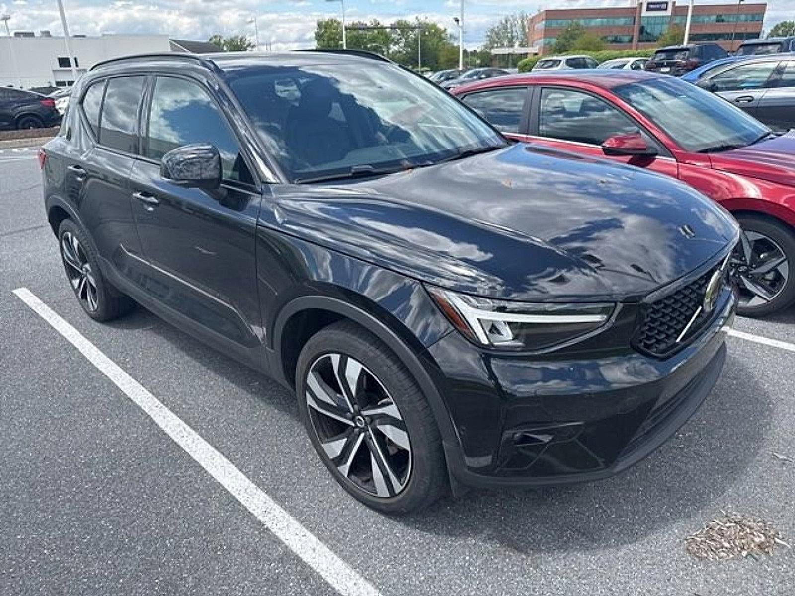 2024 Volvo XC40 B5 AWD Plus Dark Theme