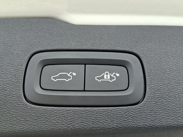 2024 Volvo V60 Cross Country B5 AWD Plus