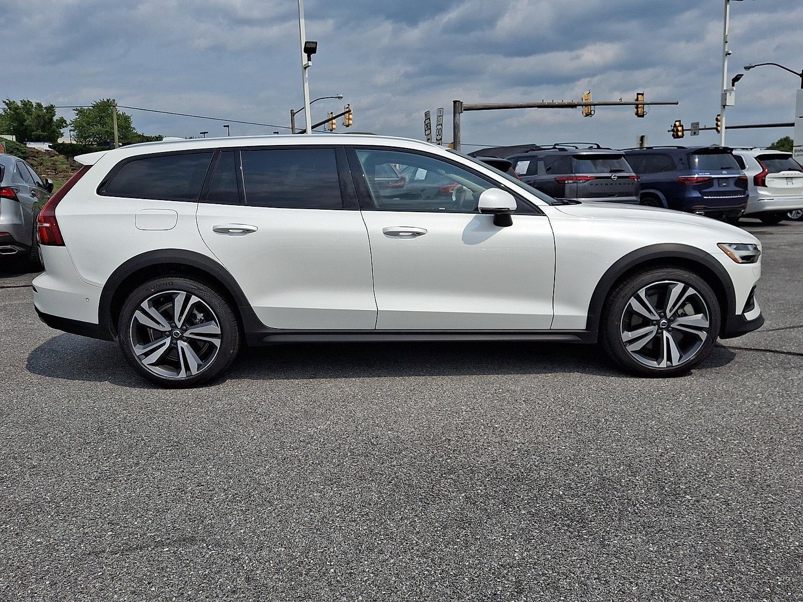 2024 Volvo V60 Cross Country B5 AWD Plus