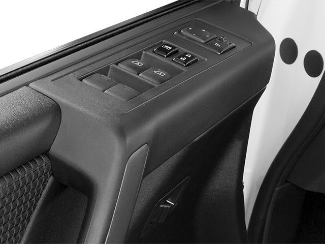 2014 Nissan Titan 4WD Crew Cab Short Bed SV