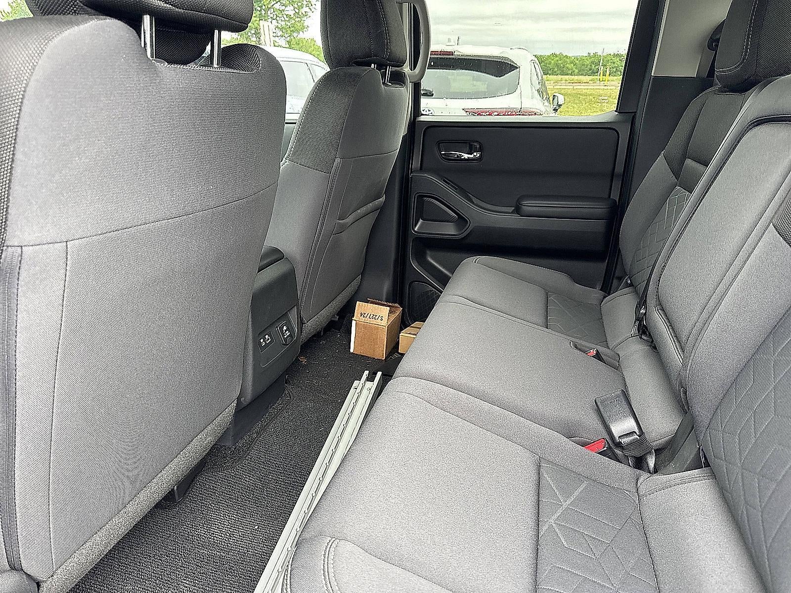 2025 Nissan Frontier Crew Cab SV