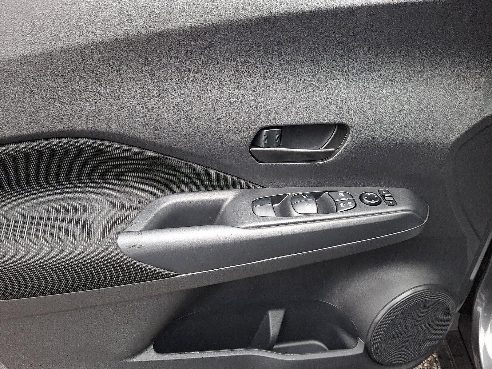 2025 Nissan Kicks Play S FWD