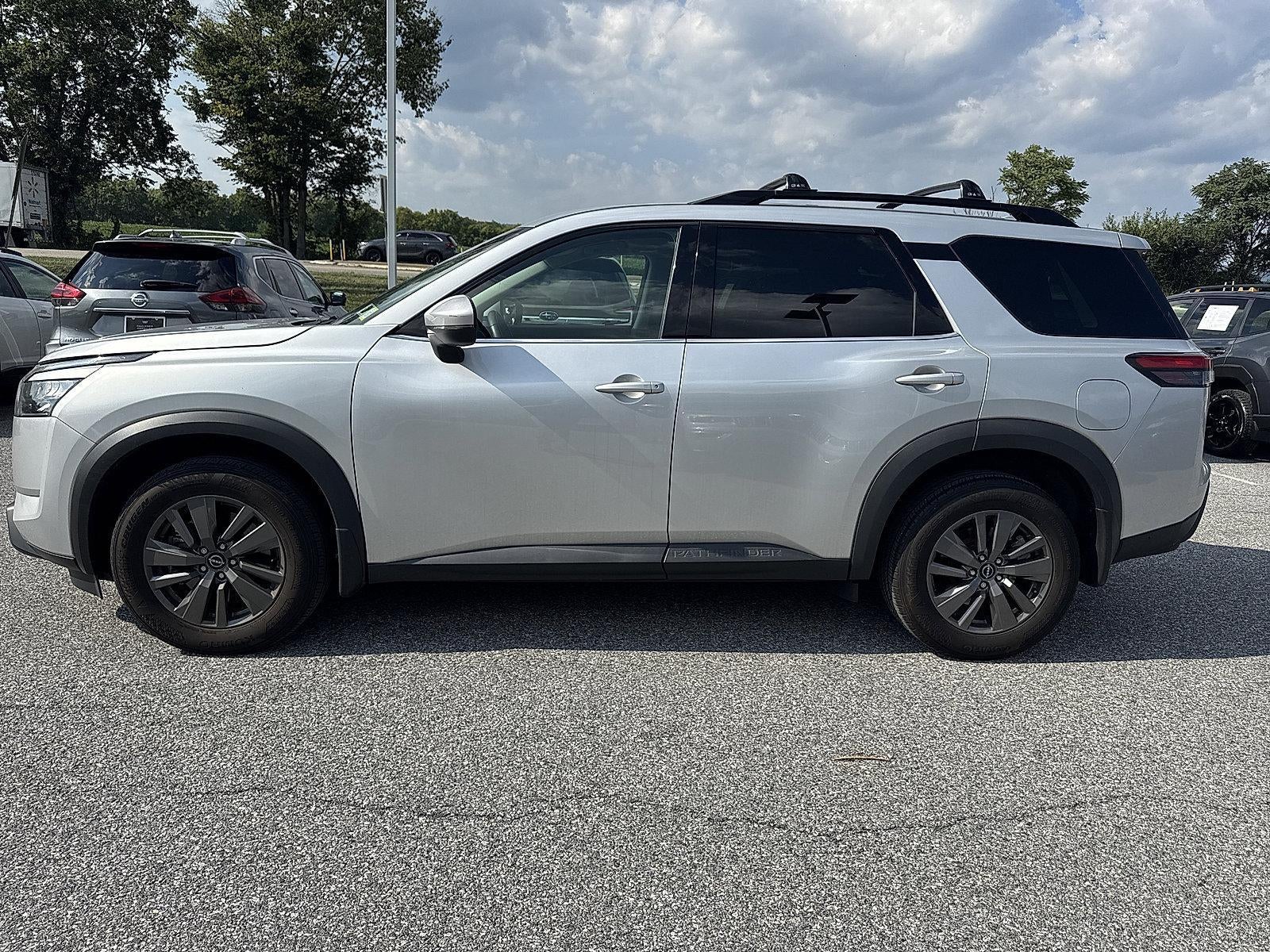 2024 Nissan Pathfinder SV