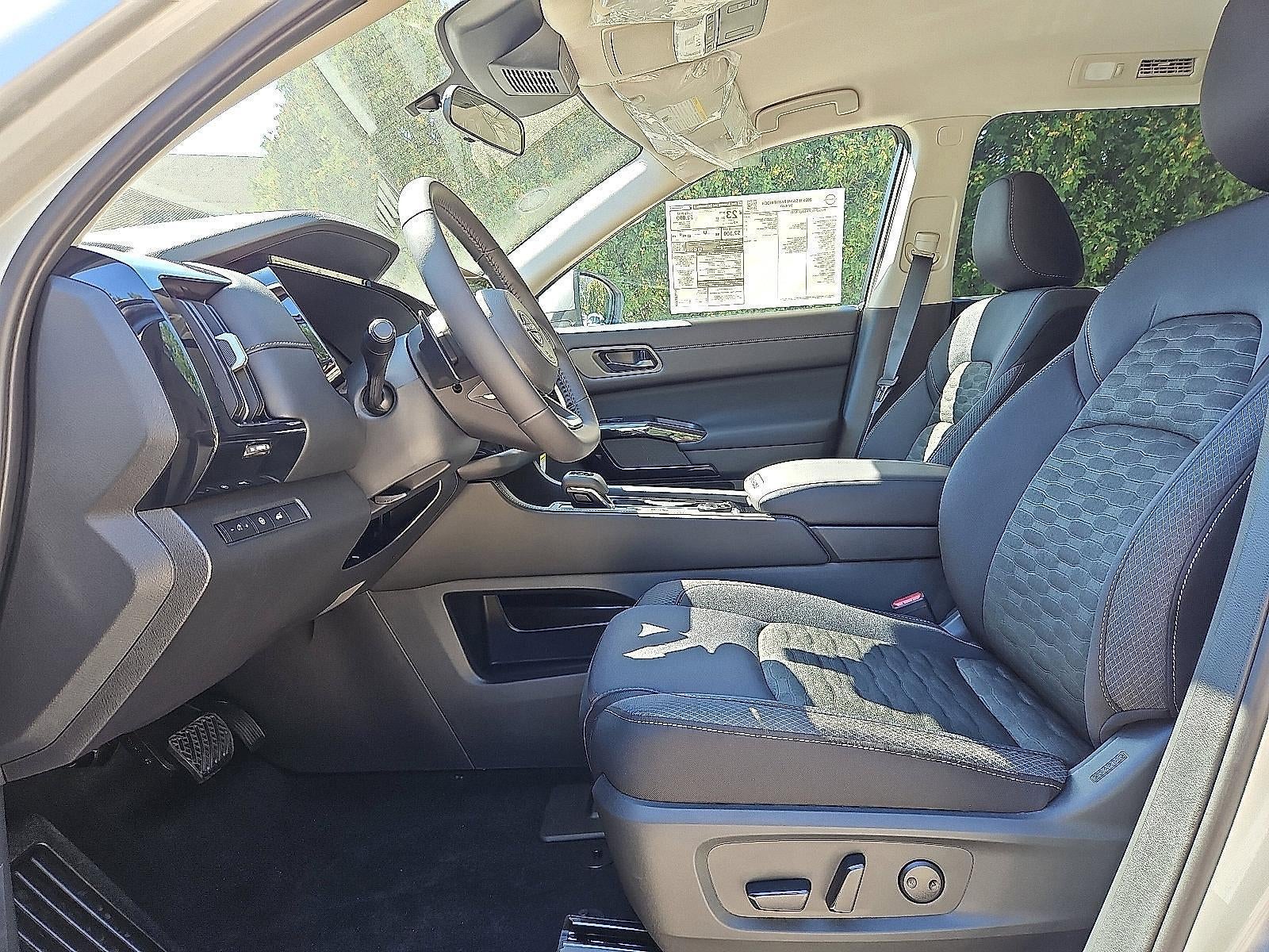 2025 Nissan Pathfinder SV 4WD