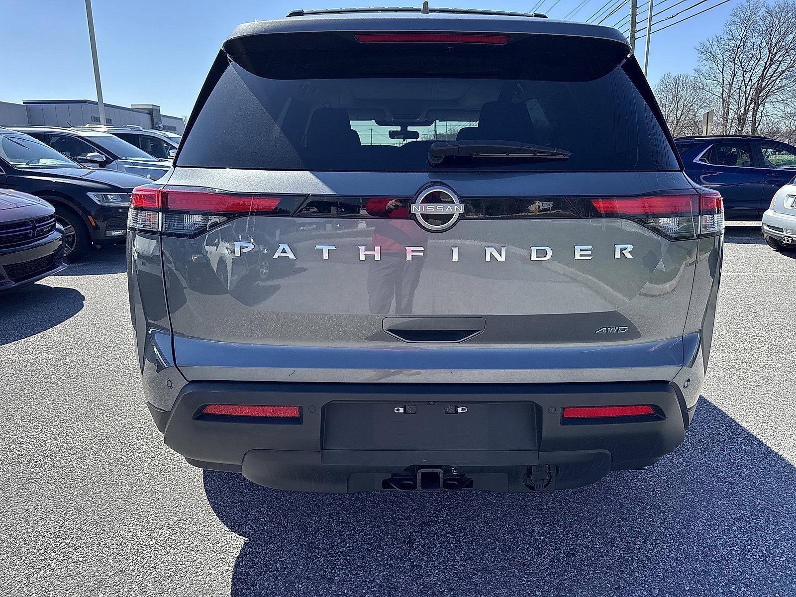 2025 Nissan Pathfinder SV