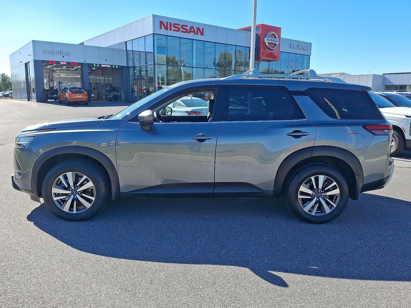 2024 Nissan Pathfinder SL