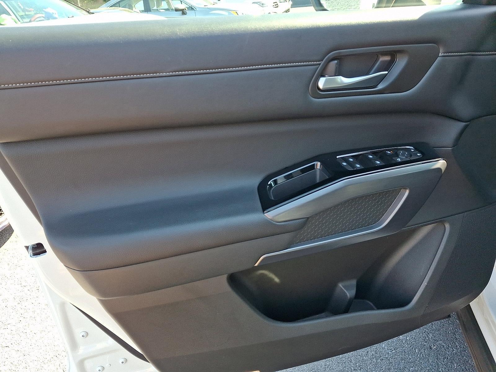 2022 Nissan Pathfinder SL