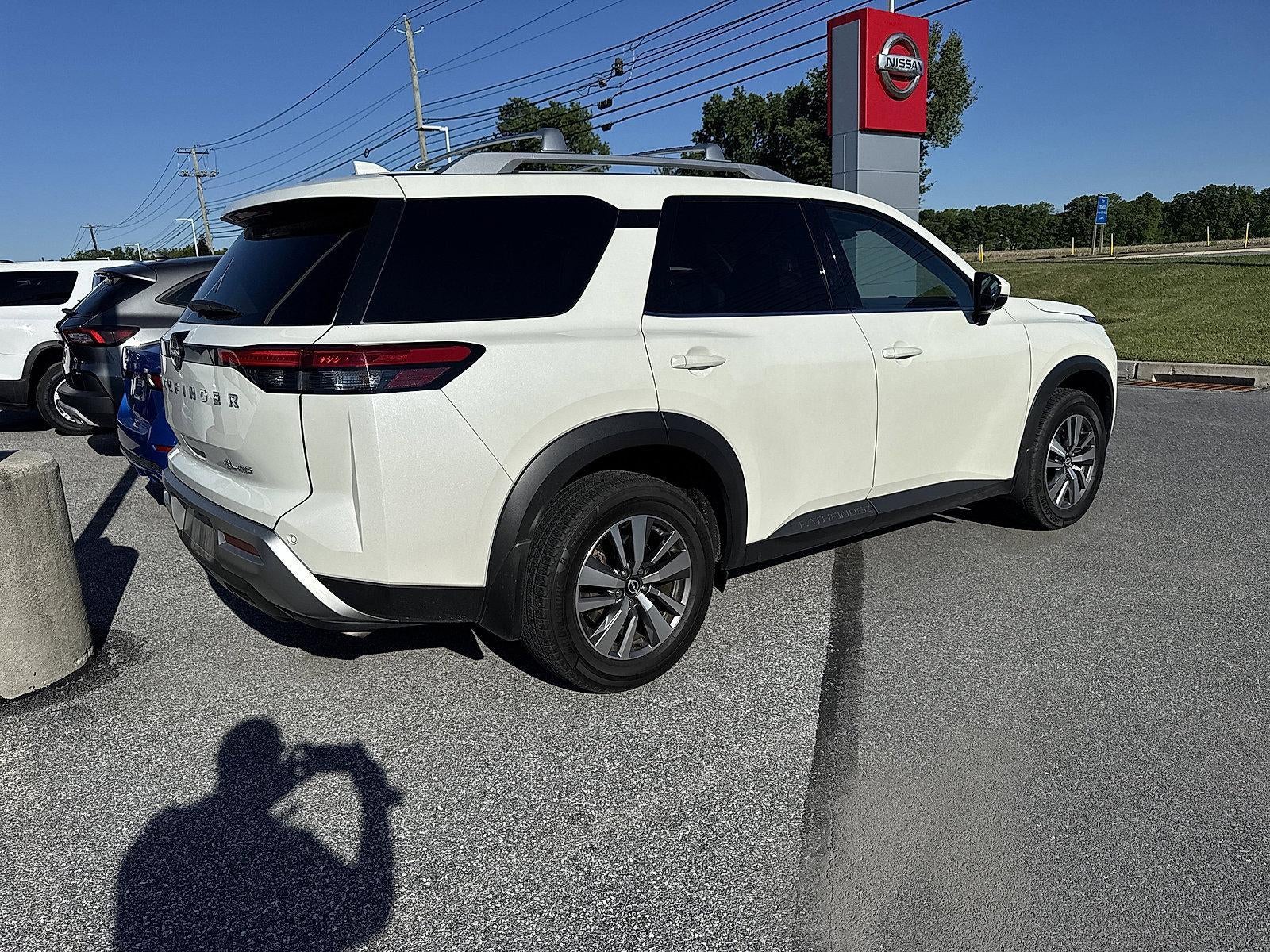 2022 Nissan Pathfinder SL