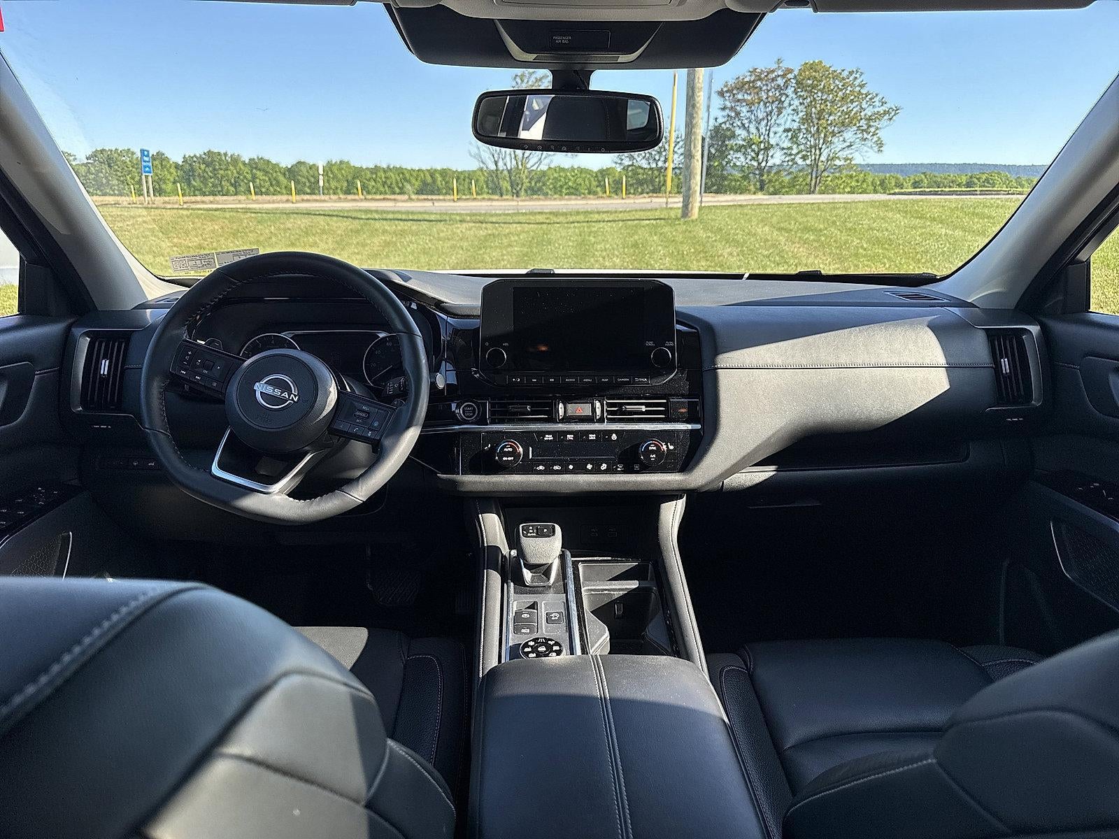 2022 Nissan Pathfinder SL