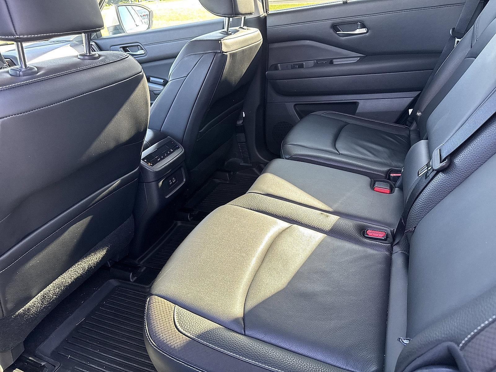 2022 Nissan Pathfinder SL