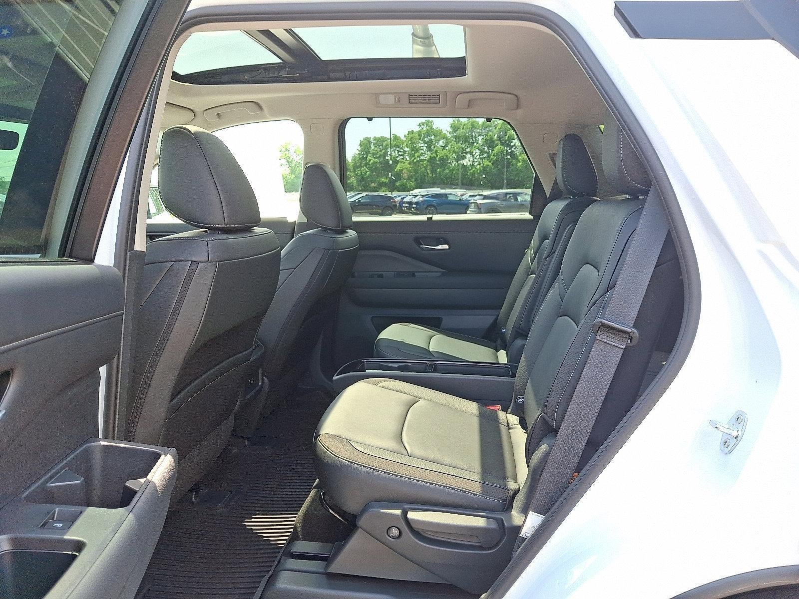 2025 Nissan Pathfinder SL 4WD