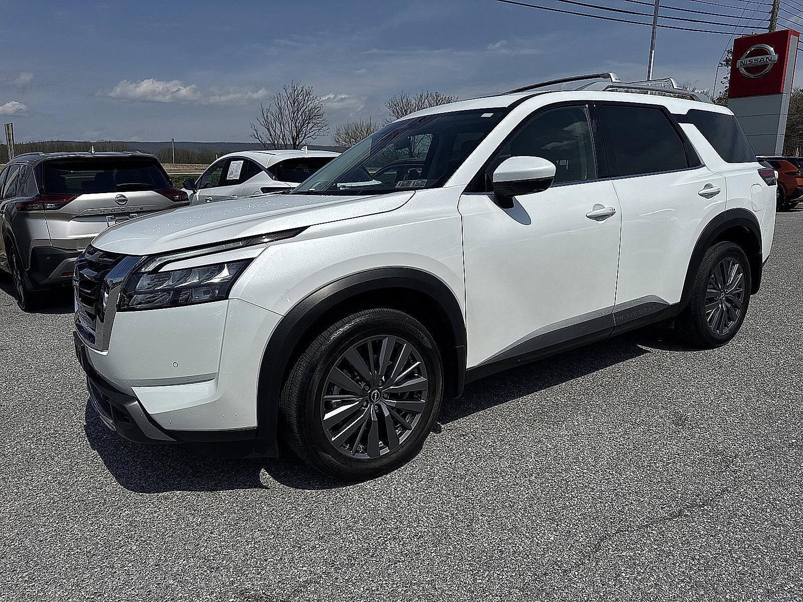 2025 Nissan Pathfinder SL