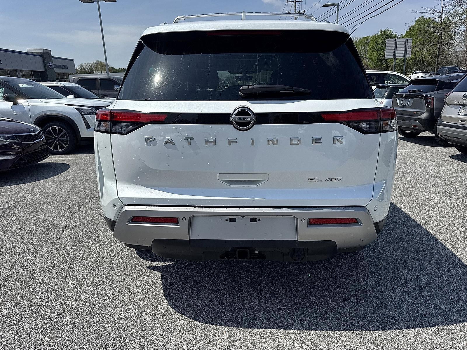 2025 Nissan Pathfinder SL