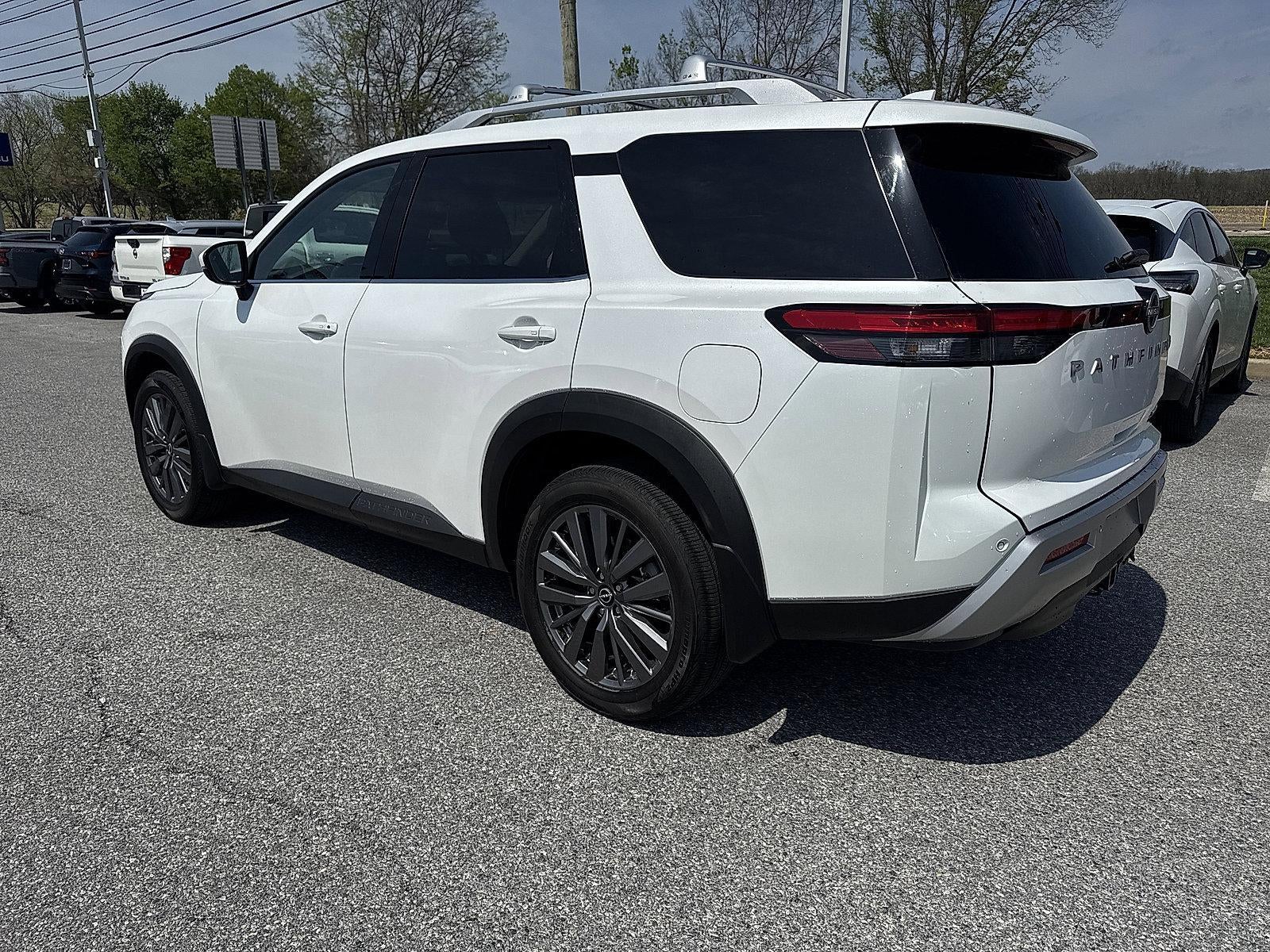 2025 Nissan Pathfinder SL