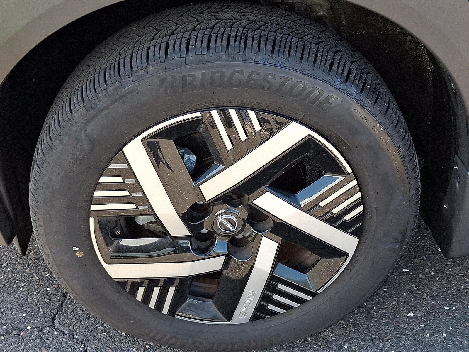 2025 Nissan Kicks SV
