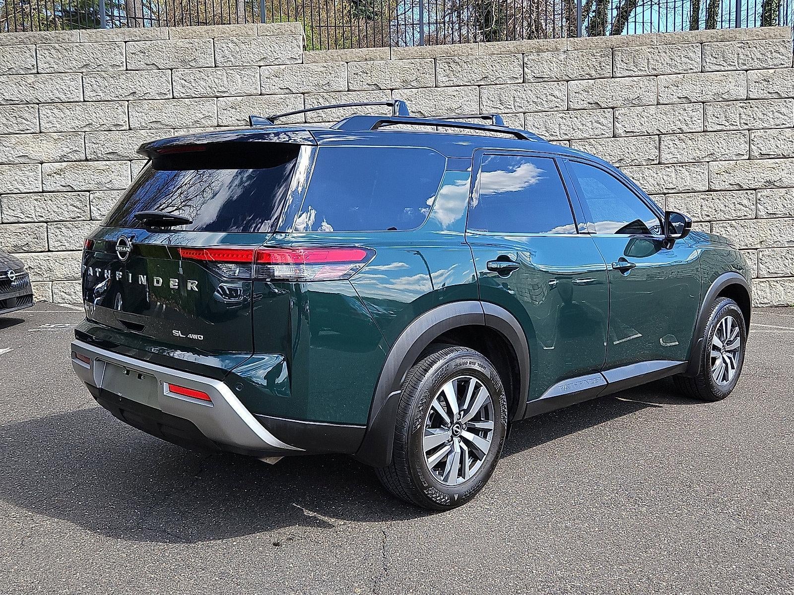 2024 Nissan Pathfinder SL