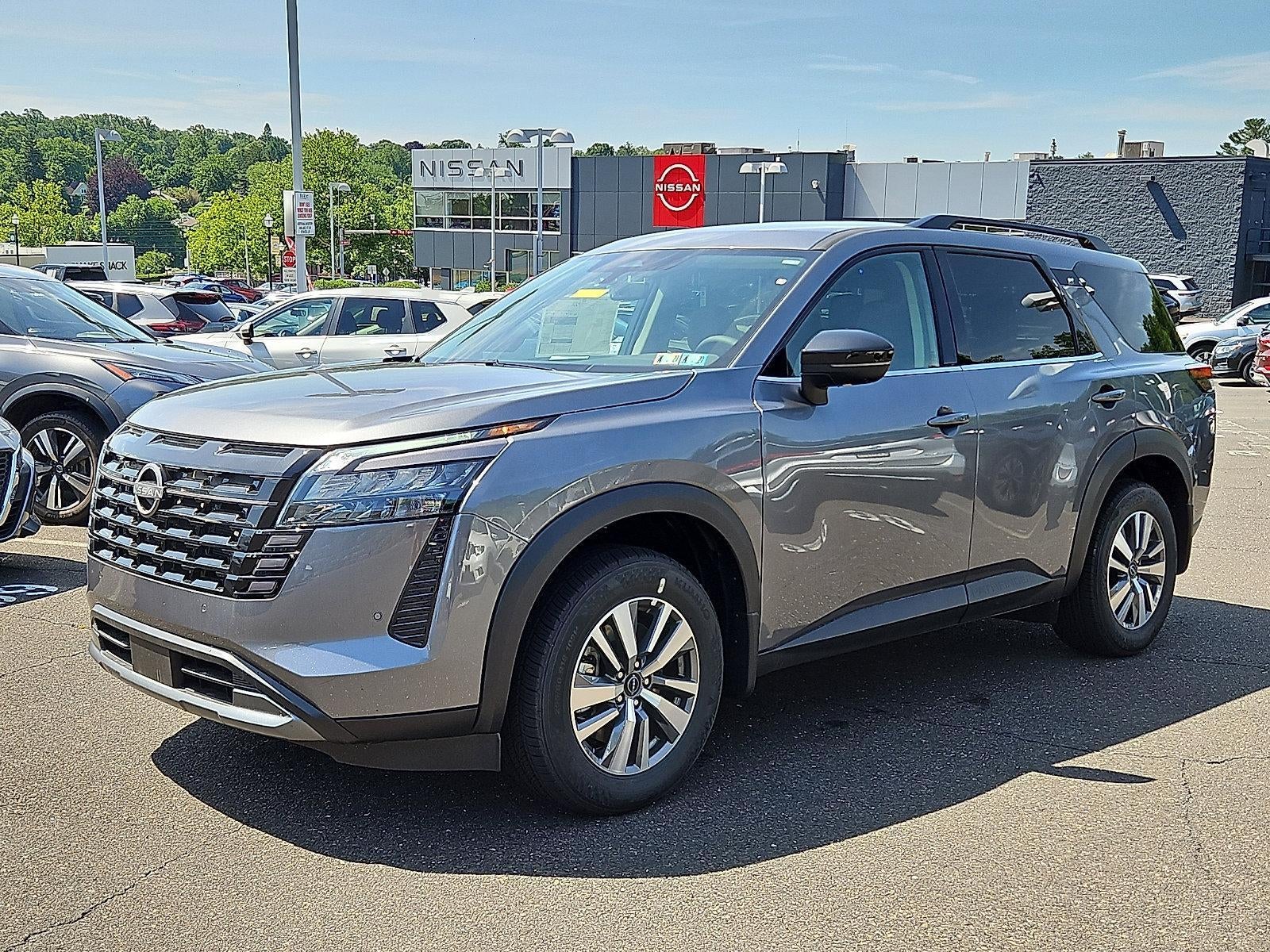 2026 Nissan Pathfinder SL