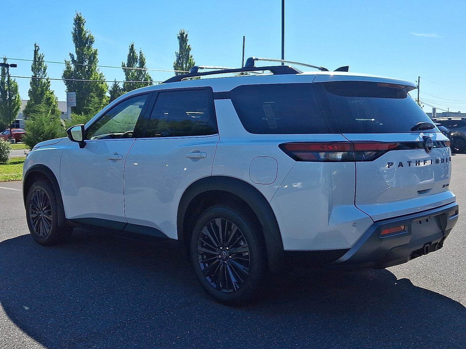 2026 Nissan Pathfinder SL