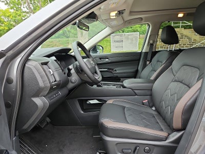 2026 Nissan Pathfinder Platinum 4WD