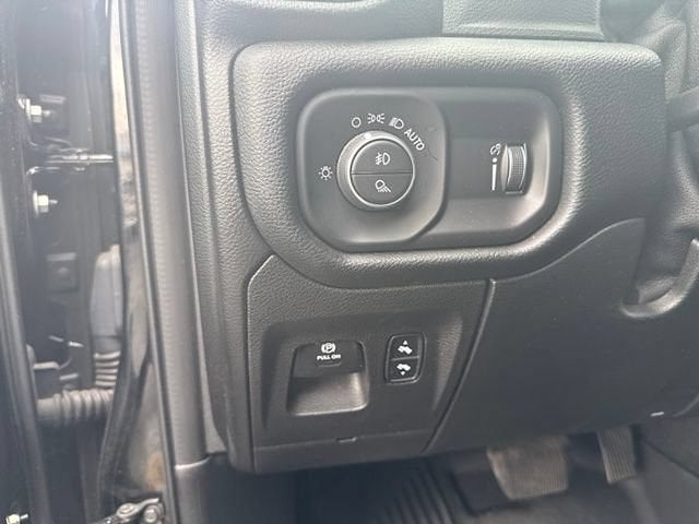 2020 RAM 1500 Big Horn Crew Cab 4x4 5'7" Box