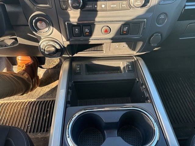 2024 Nissan TITAN Crew Cab SV 4x4
