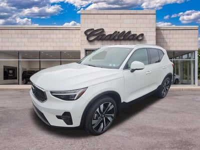 2024 Volvo XC40 Plus Bright Theme