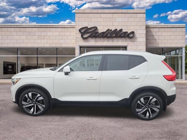 2024 Volvo XC40 Plus Bright Theme