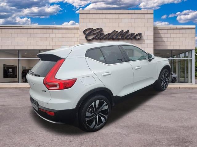 2024 Volvo XC40 Plus Bright Theme