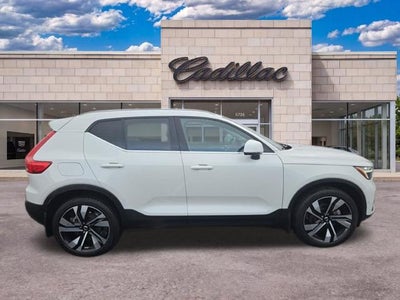 2024 Volvo XC40 Plus Bright Theme