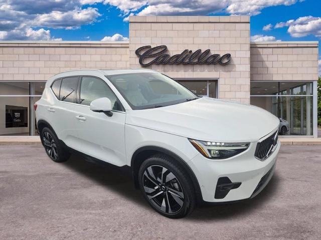 2024 Volvo XC40 Plus Bright Theme