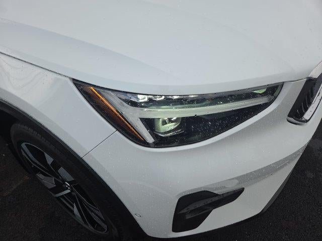 2024 Volvo XC40 Plus Bright Theme