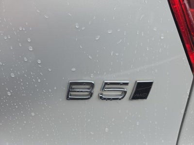 2024 Volvo XC40 Plus Bright Theme