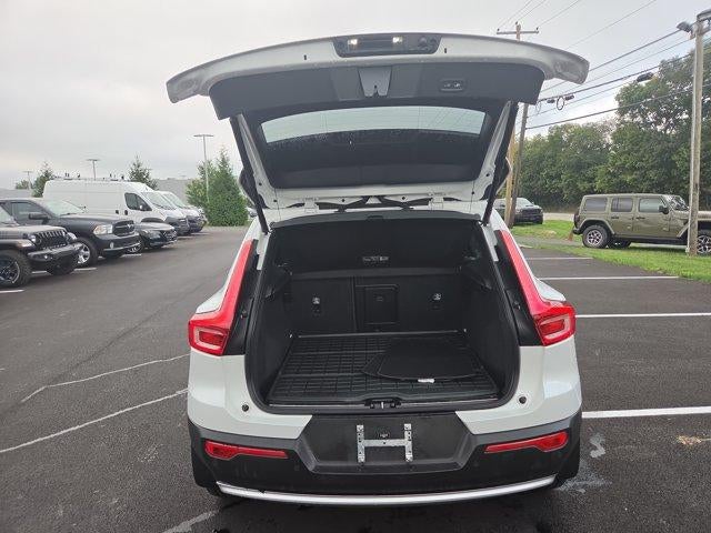 2024 Volvo XC40 Plus Bright Theme
