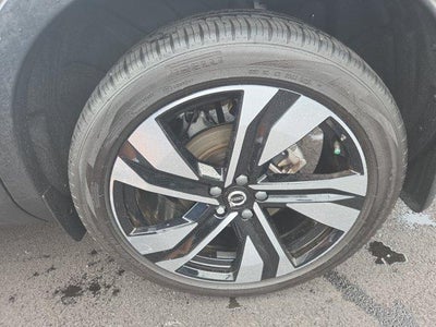 2024 Volvo XC40 Plus Bright Theme