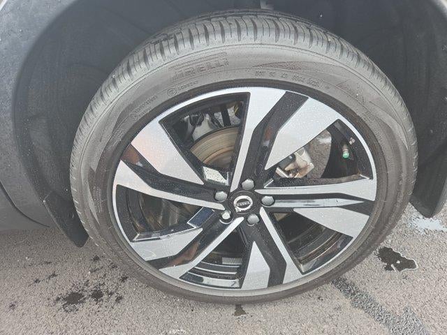 2024 Volvo XC40 Plus Bright Theme