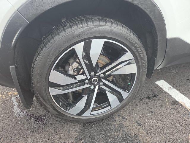 2024 Volvo XC40 Plus Bright Theme