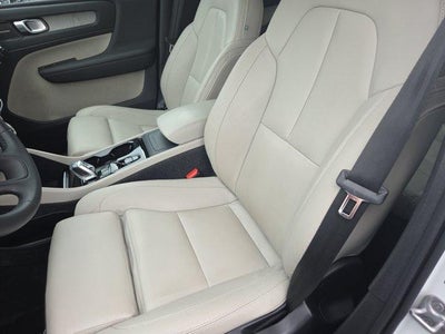 2024 Volvo XC40 Plus Bright Theme