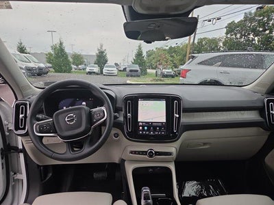 2024 Volvo XC40 Plus Bright Theme