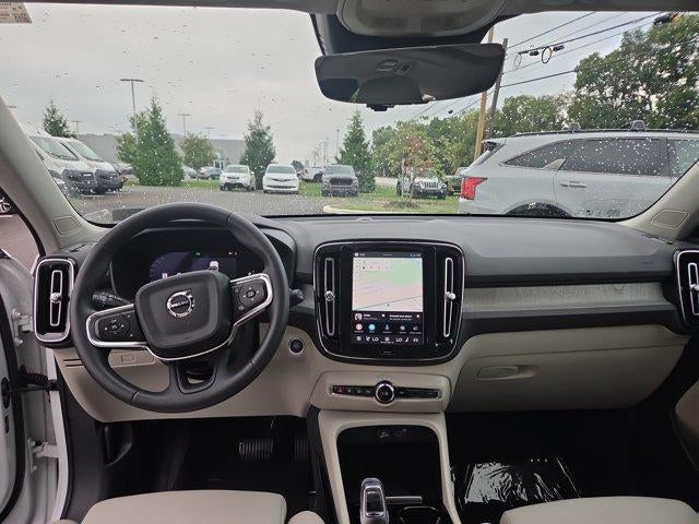 2024 Volvo XC40 Plus Bright Theme