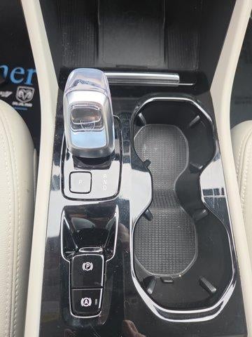 2024 Volvo XC40 Plus Bright Theme